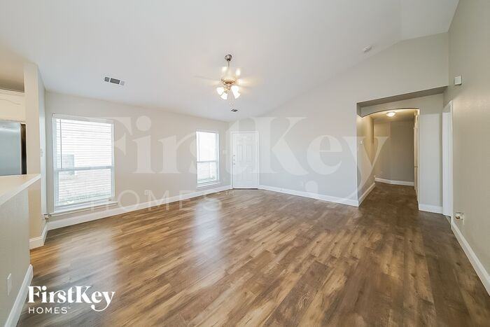 6412 Regina Dr - Photo 3 of 15