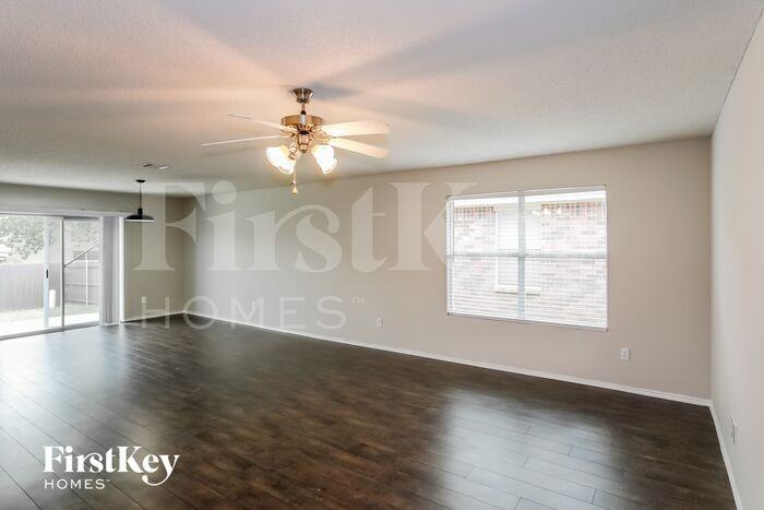 2136 Biggs St - Photo 3 of 15