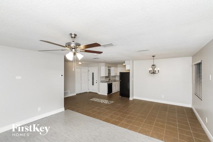 1081 Coronado Dr - Photo 3 of 15