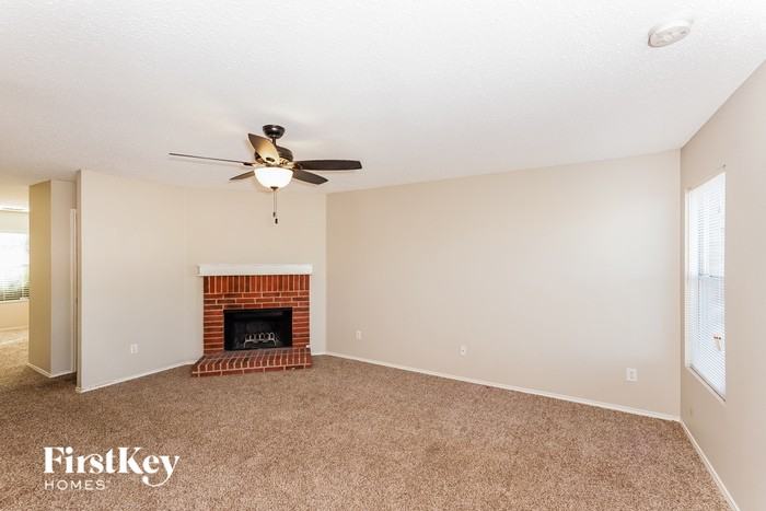 528 Oriel Cir - Photo 3 of 15