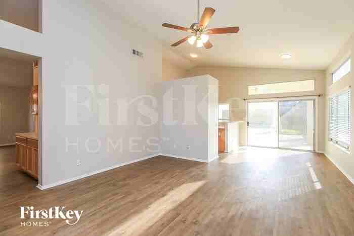 1315 E Linda Ln - Photo 3 of 15