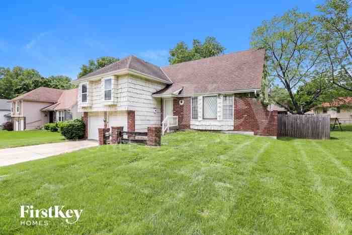 8812 Hunter St - Photo 2 of 15