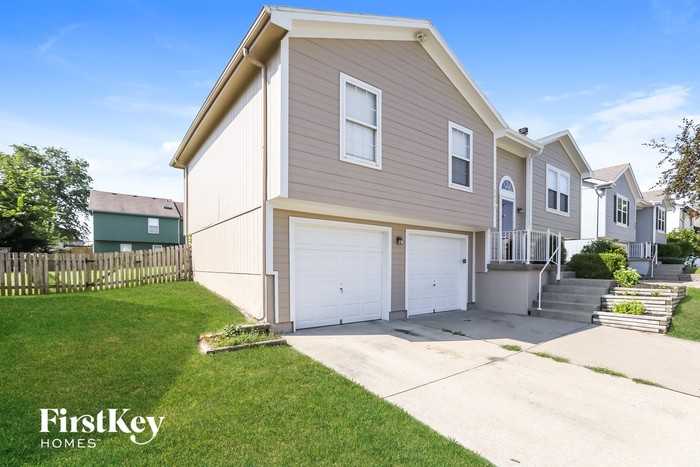 205 Nw 113th St - Photo 2 of 15