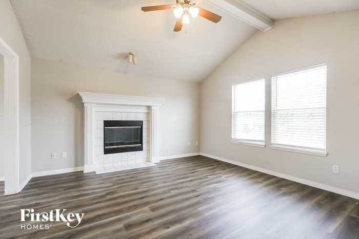 205 Nw 113th St - Photo 3 of 15