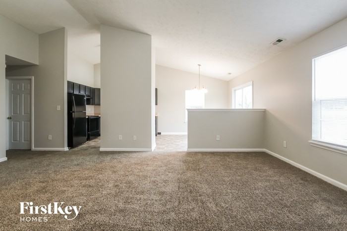 11638 Lone Pine Cir - Photo 2 of 15