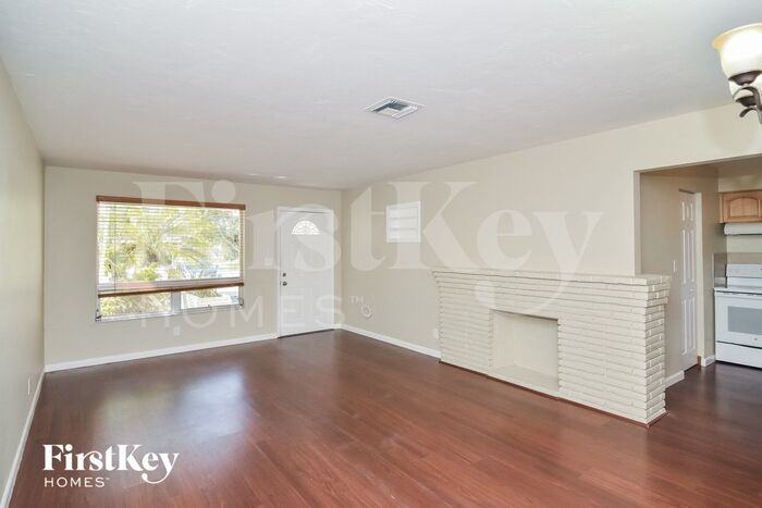 3141 Sw 17th St - Photo 2 of 15