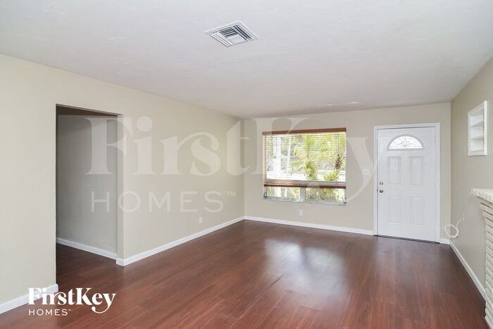 3141 Sw 17th St - Photo 3 of 15