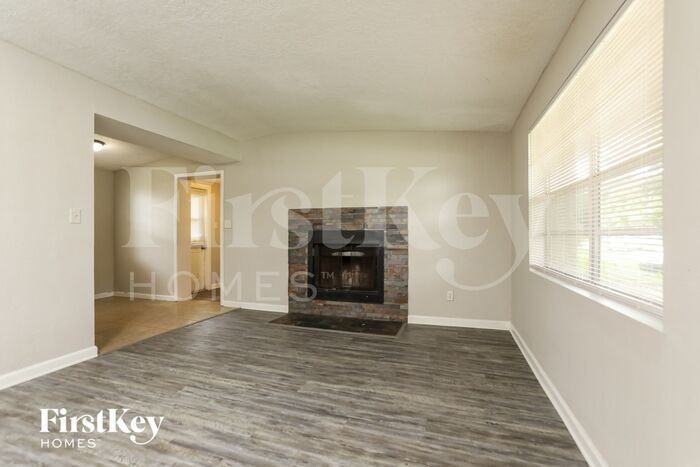 429 Notre Dame Dr - Photo 3 of 15