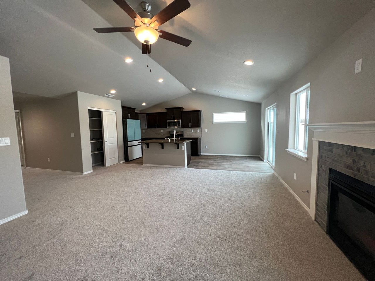 6105 Ian Ave - Photo 3 of 17