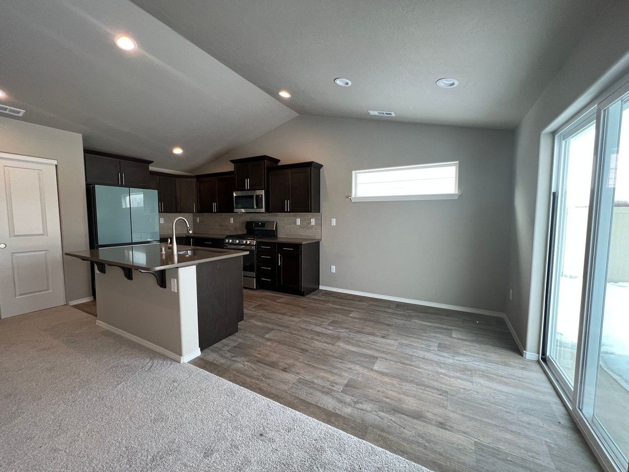 6105 Ian Ave - Photo 4 of 17
