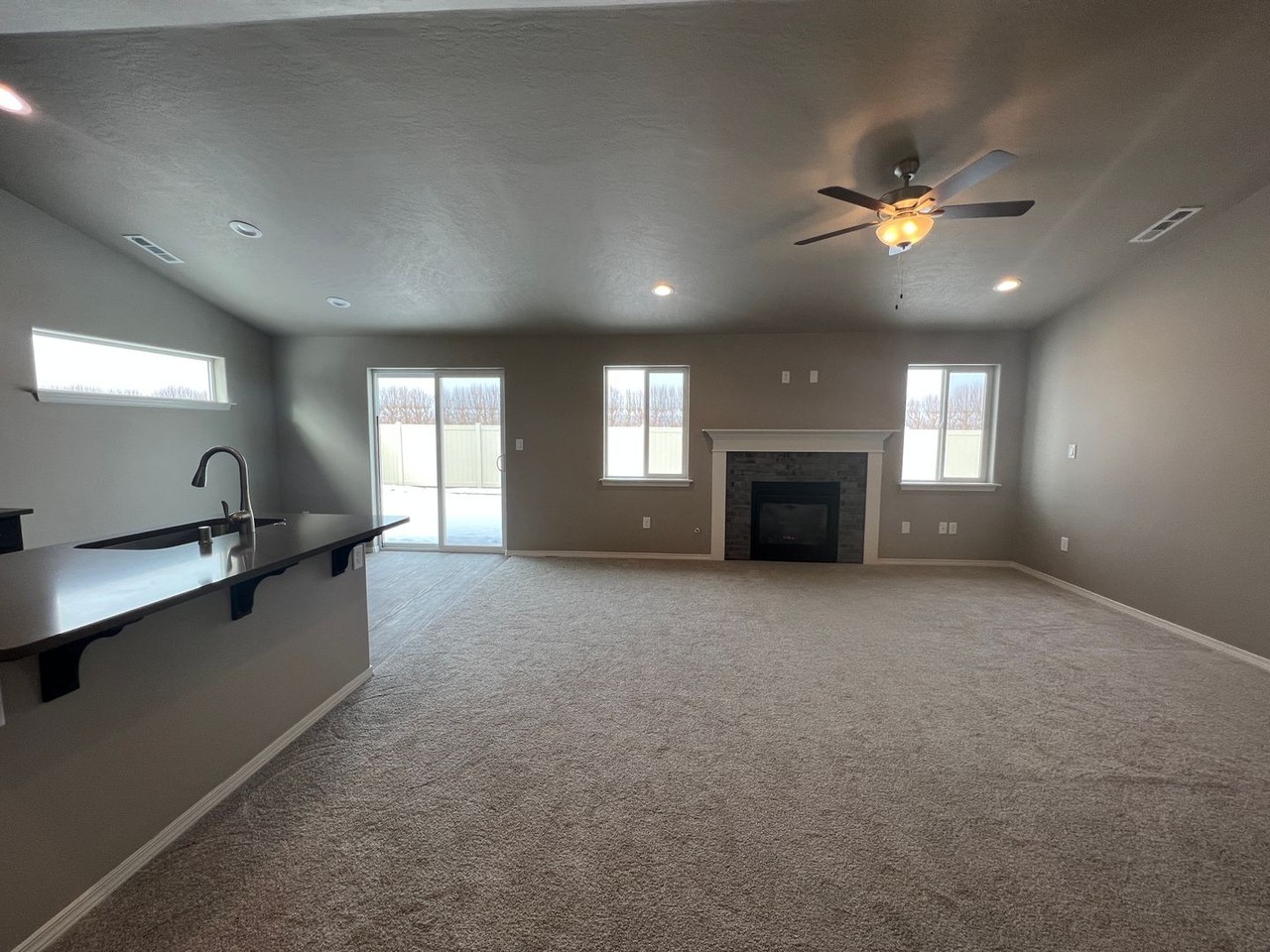 6105 Ian Ave - Photo 5 of 17