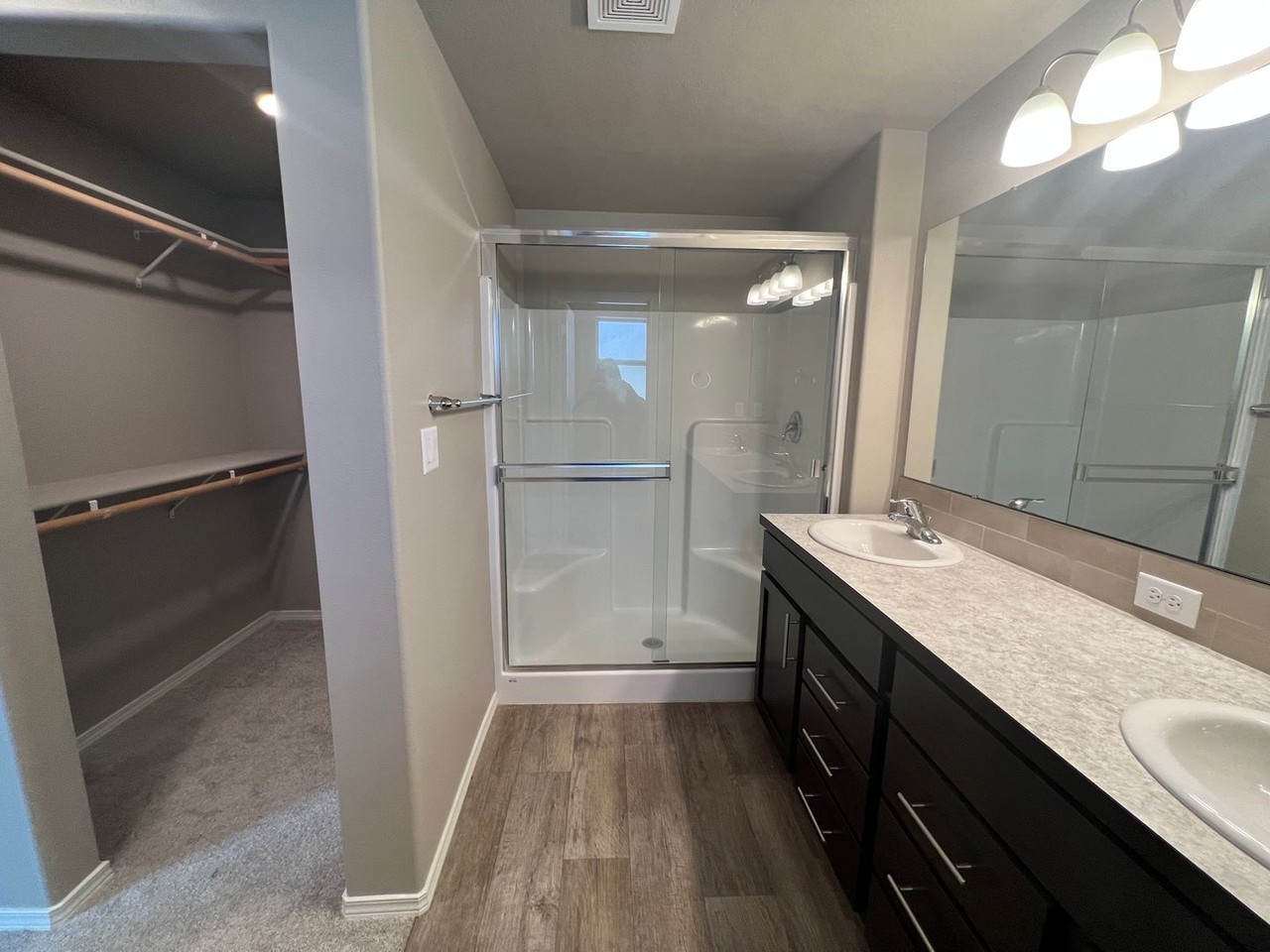6105 Ian Ave - Photo 7 of 17