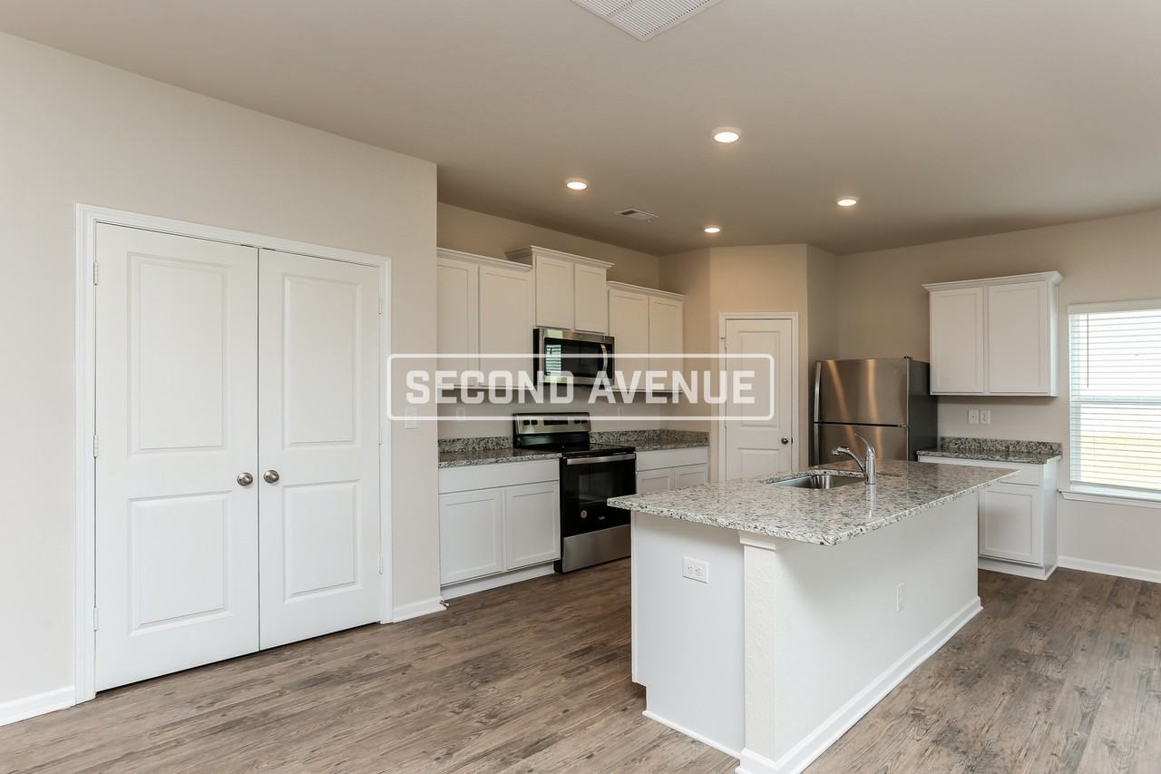 571 Meadows Farm Dr - Photo 2 of 28
