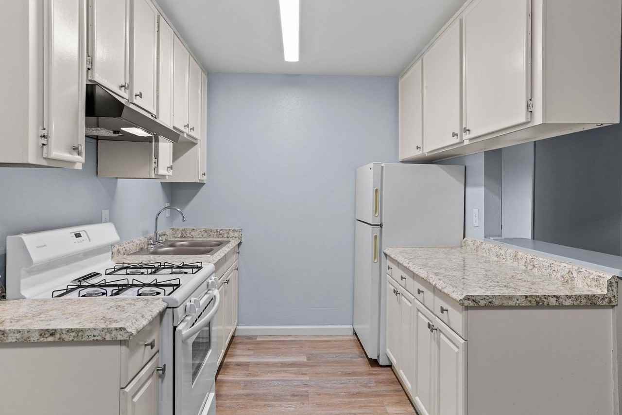 321 W. Century Blvd. - Photo 6 of 16
