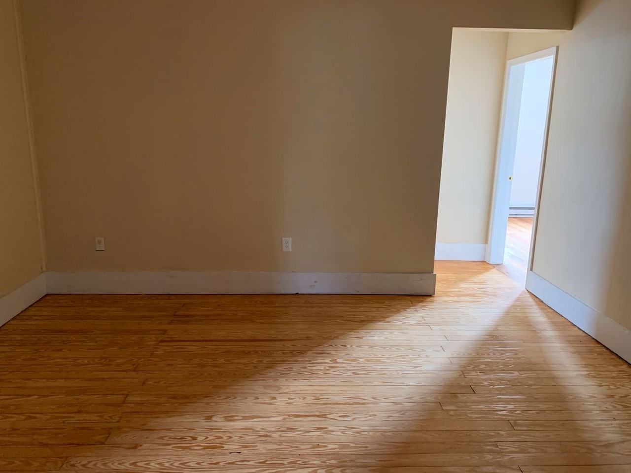 2047 Magnolia Ave - Photo 3 of 8