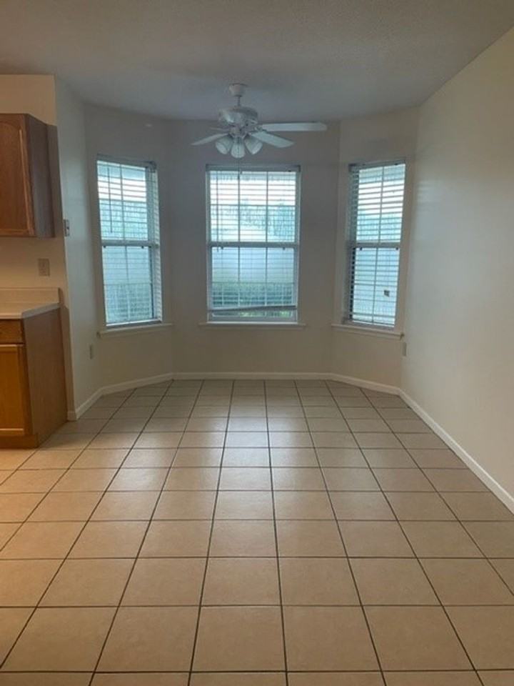 2728 Pineview Dr - Photo 3 of 10