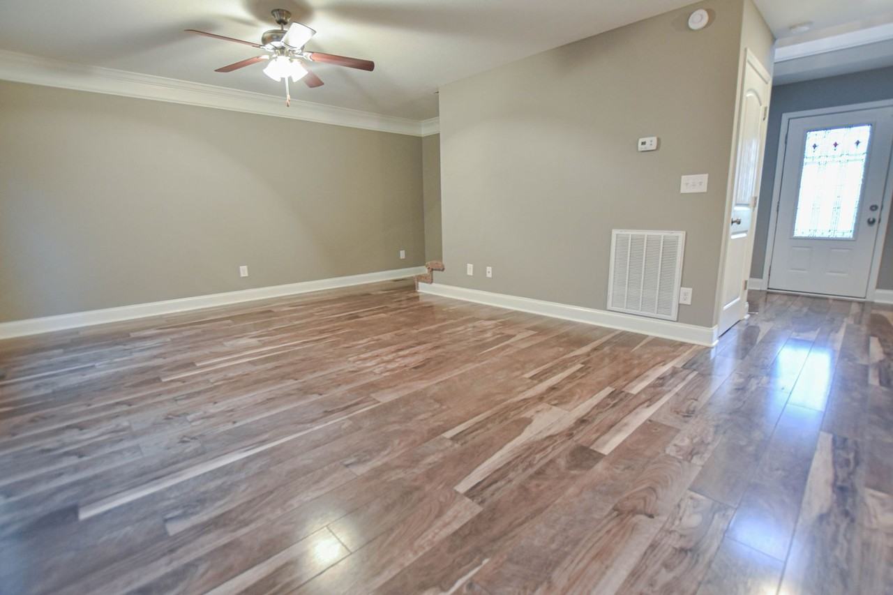 404 Sapling St - Photo 3 of 15