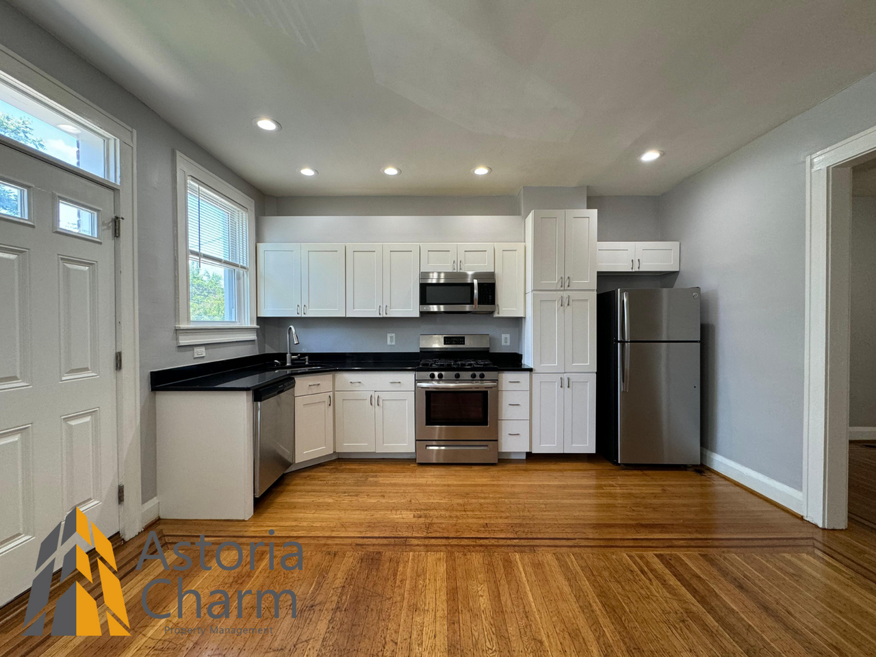 3135 Dudley Ave - Photo 4 of 42