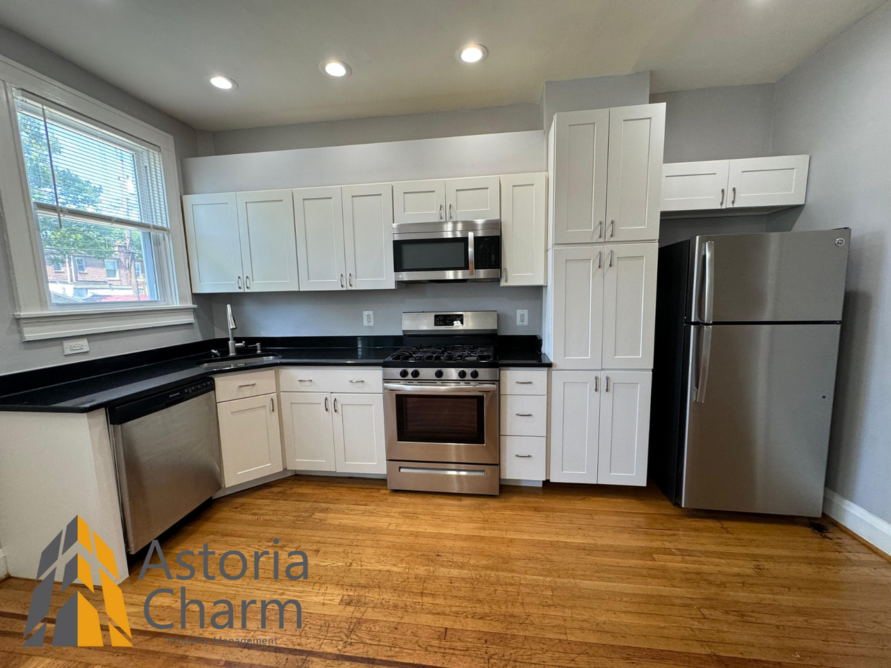 3135 Dudley Ave - Photo 5 of 42