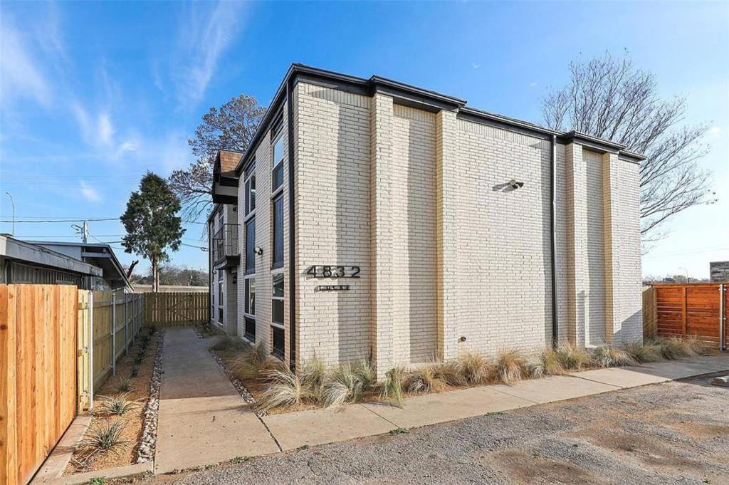 4832 Locke Ave - Photo 7 of 8