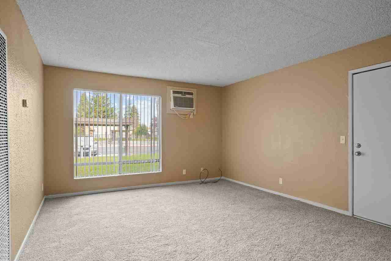 7605 Franklin Blvd. - Photo 3 of 33