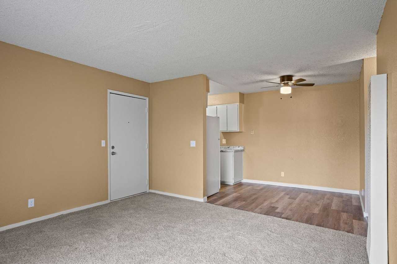 7605 Franklin Blvd. - Photo 4 of 16