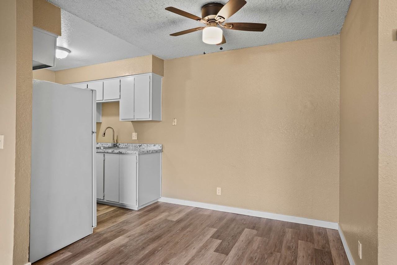 7605 Franklin Blvd. - Photo 6 of 16