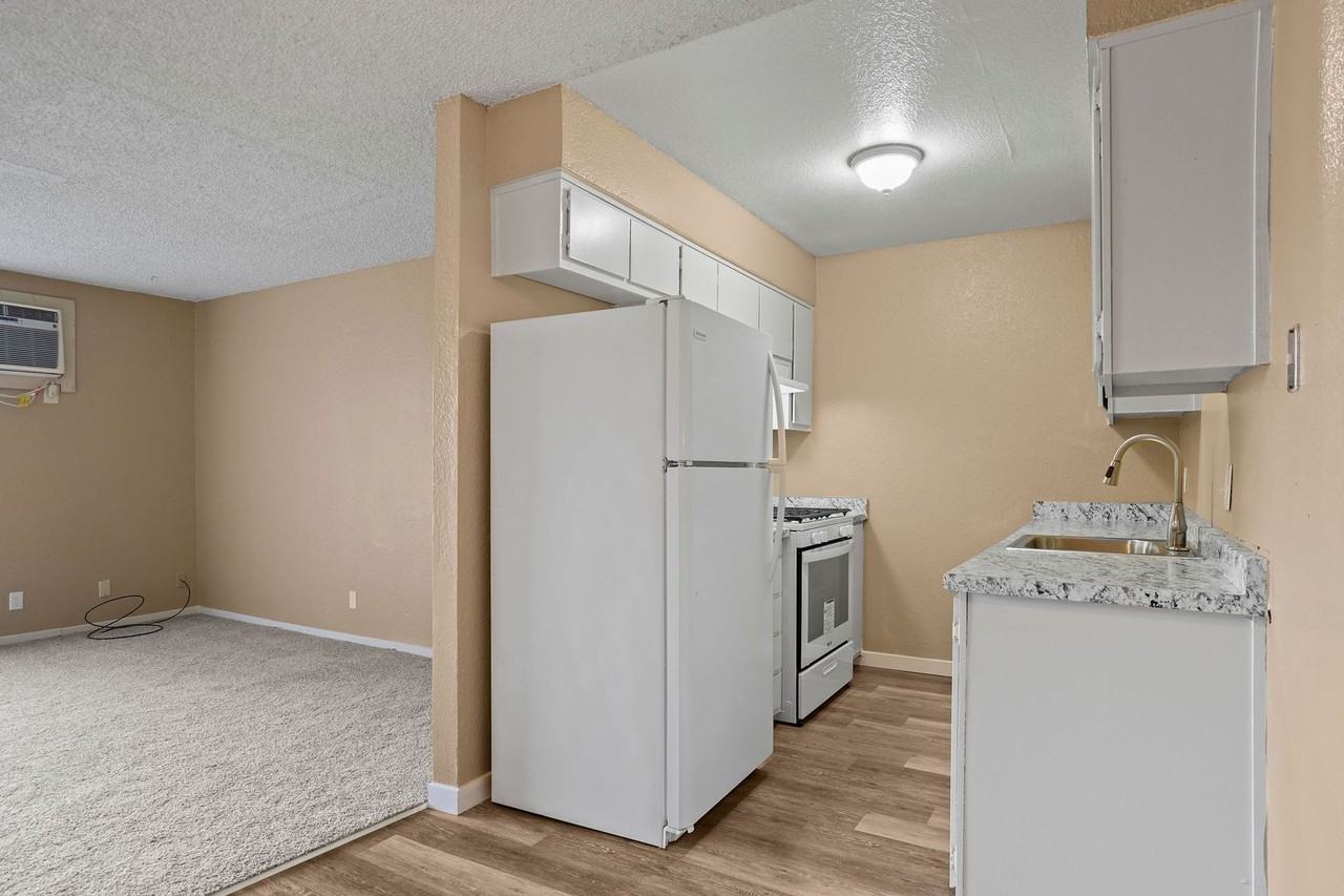 7605 Franklin Blvd. - Photo 7 of 16