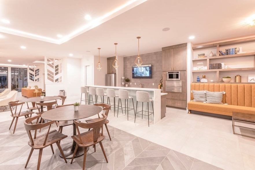 411 411 Harrold Street Fort Worth, TX 76107 #54191 - Photo 2 of 11