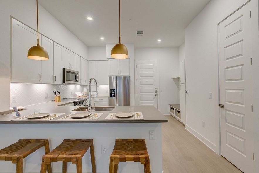 411 411 Harrold Street Fort Worth, TX 76107 #54191 - Photo 7 of 11