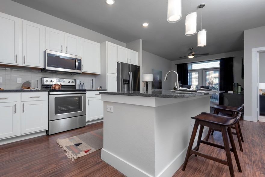 1835 Parker Rd #38746 - Photo 6 of 11