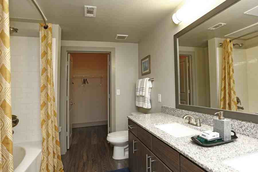 2727 Kings Rd #65076 - Photo 5 of 8