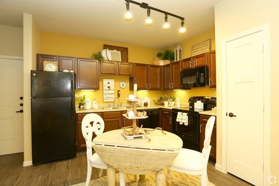 1830 Oak Hill Ln #120954 - Photo 4 of 11