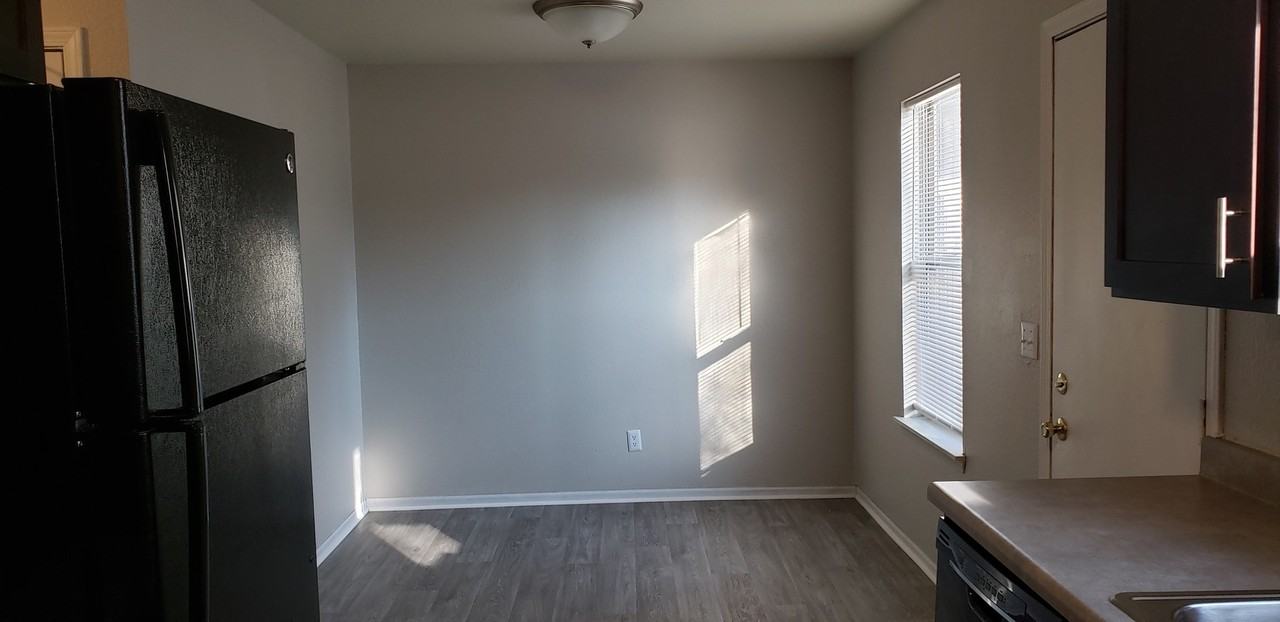 Willow Creek Apartments & Townhomes - Photo 4 of 46