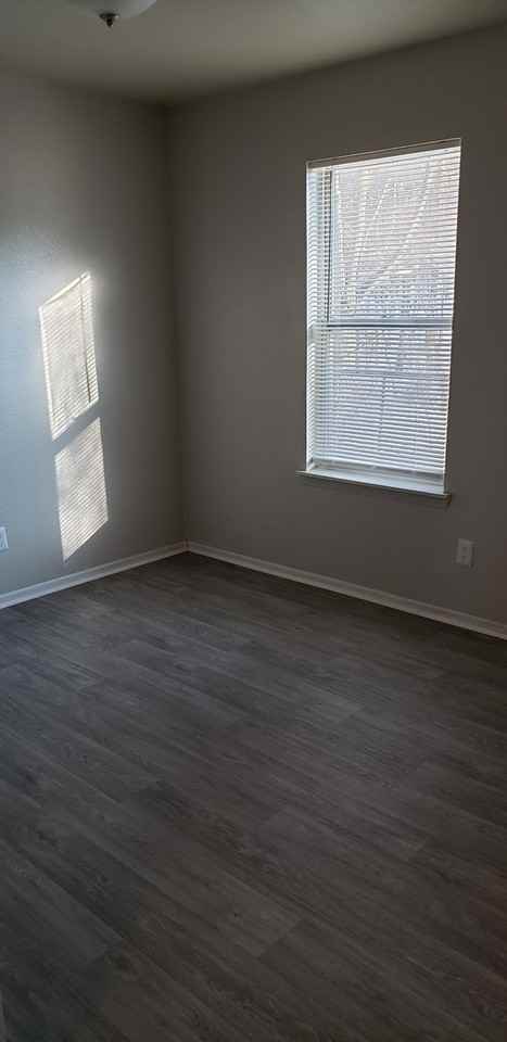 Willow Creek Apartments & Townhomes - Photo 6 of 46