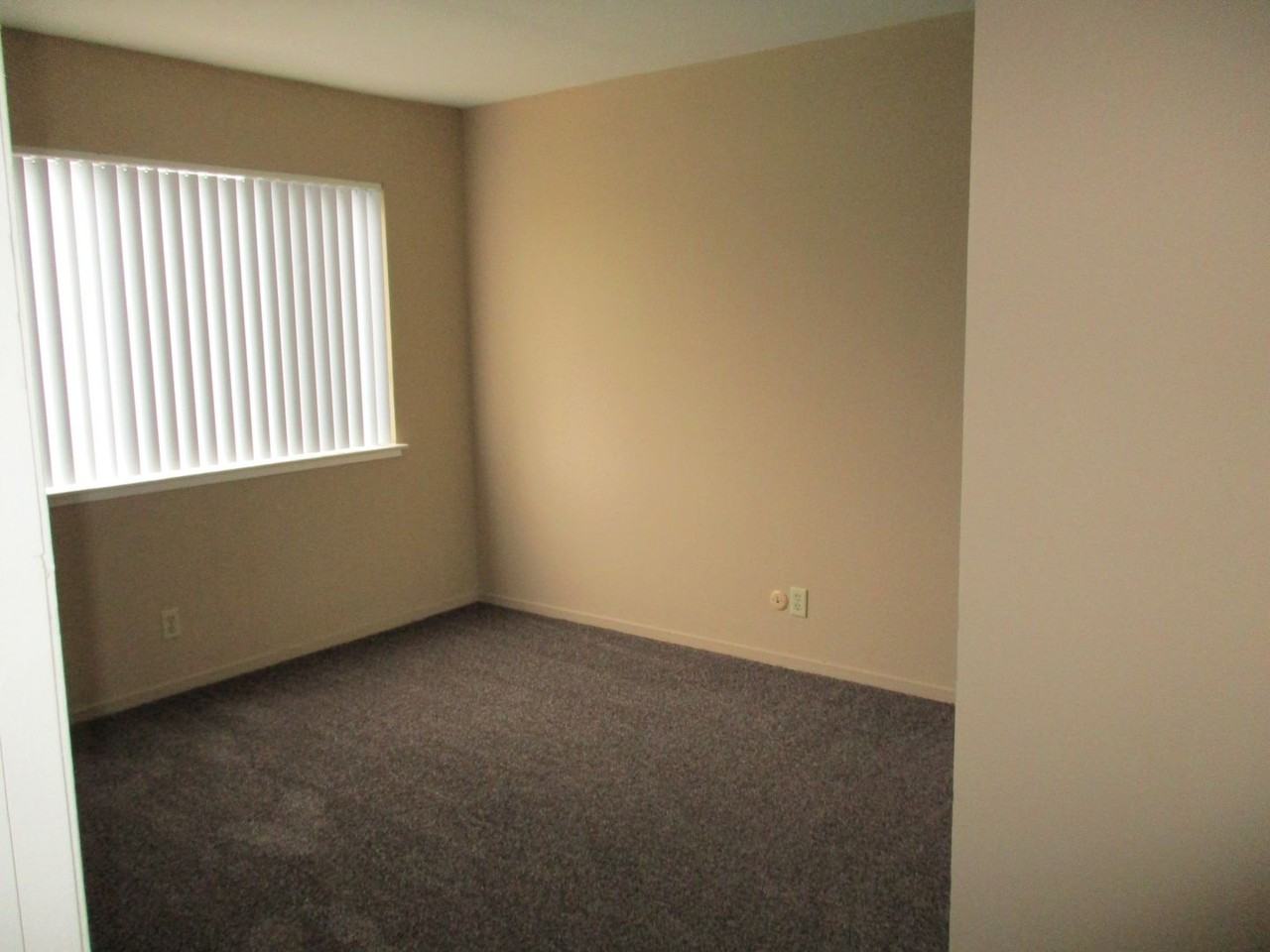 24 W. Jamestown Street - Photo 5 of 50