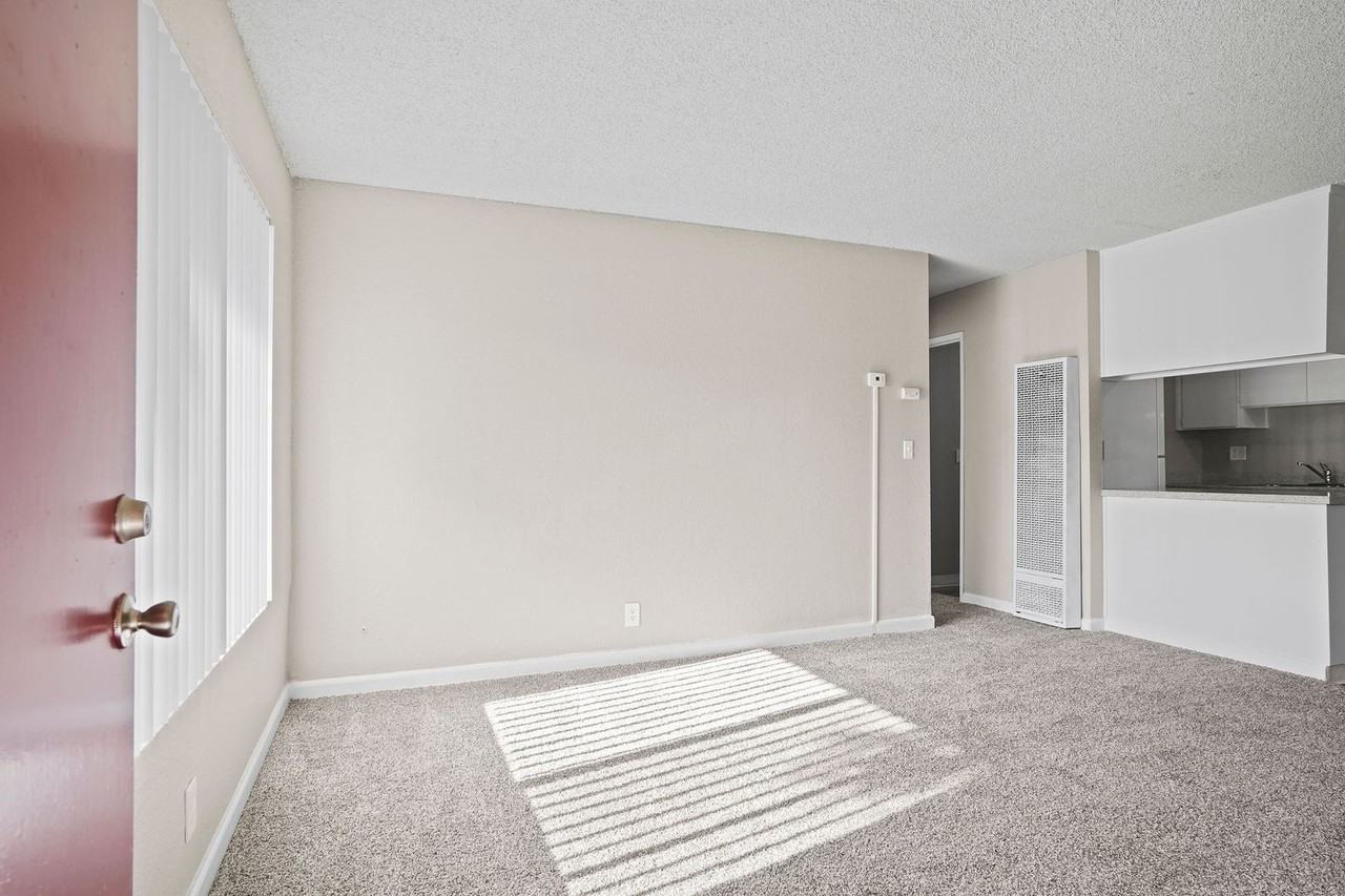 2433 Country Club Blvd. - Photo 2 of 19