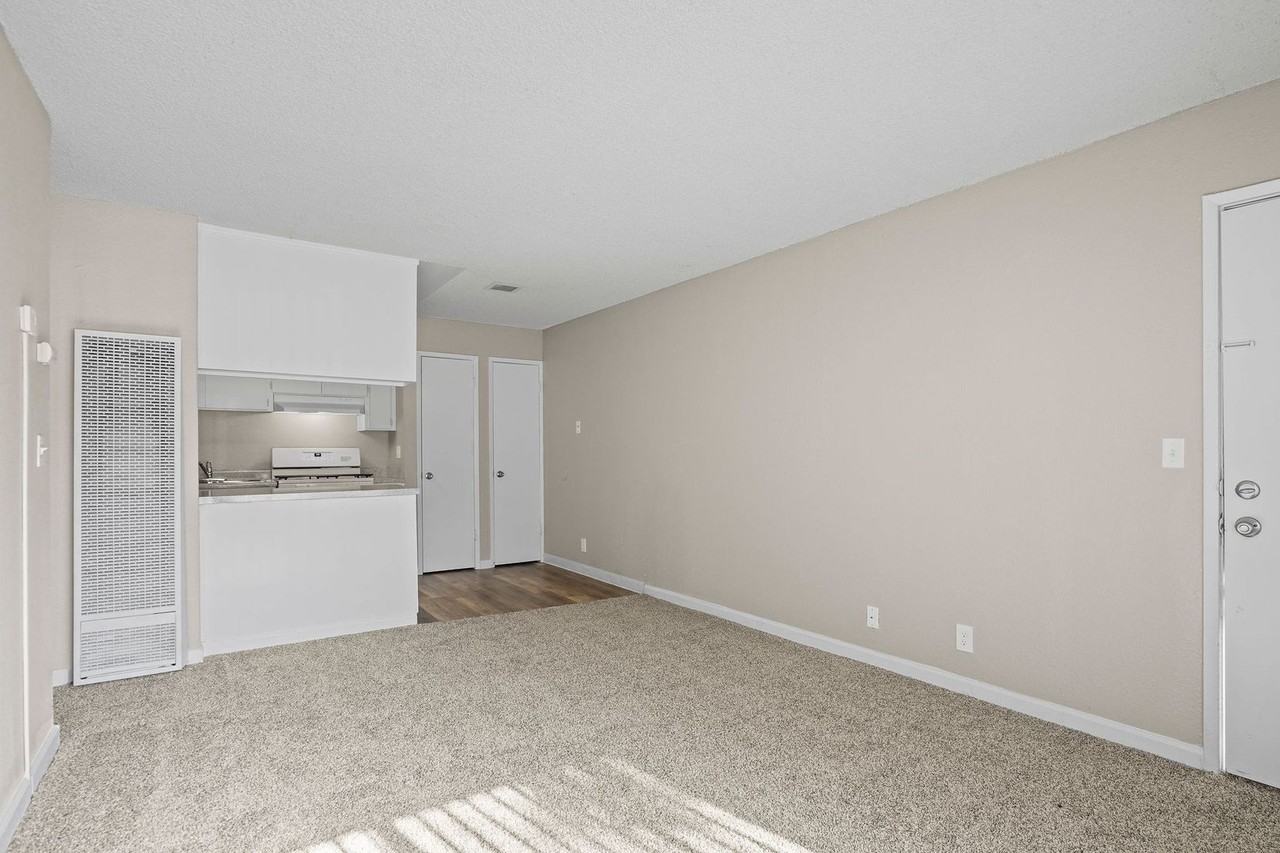 2433 Country Club Blvd. - Photo 3 of 19