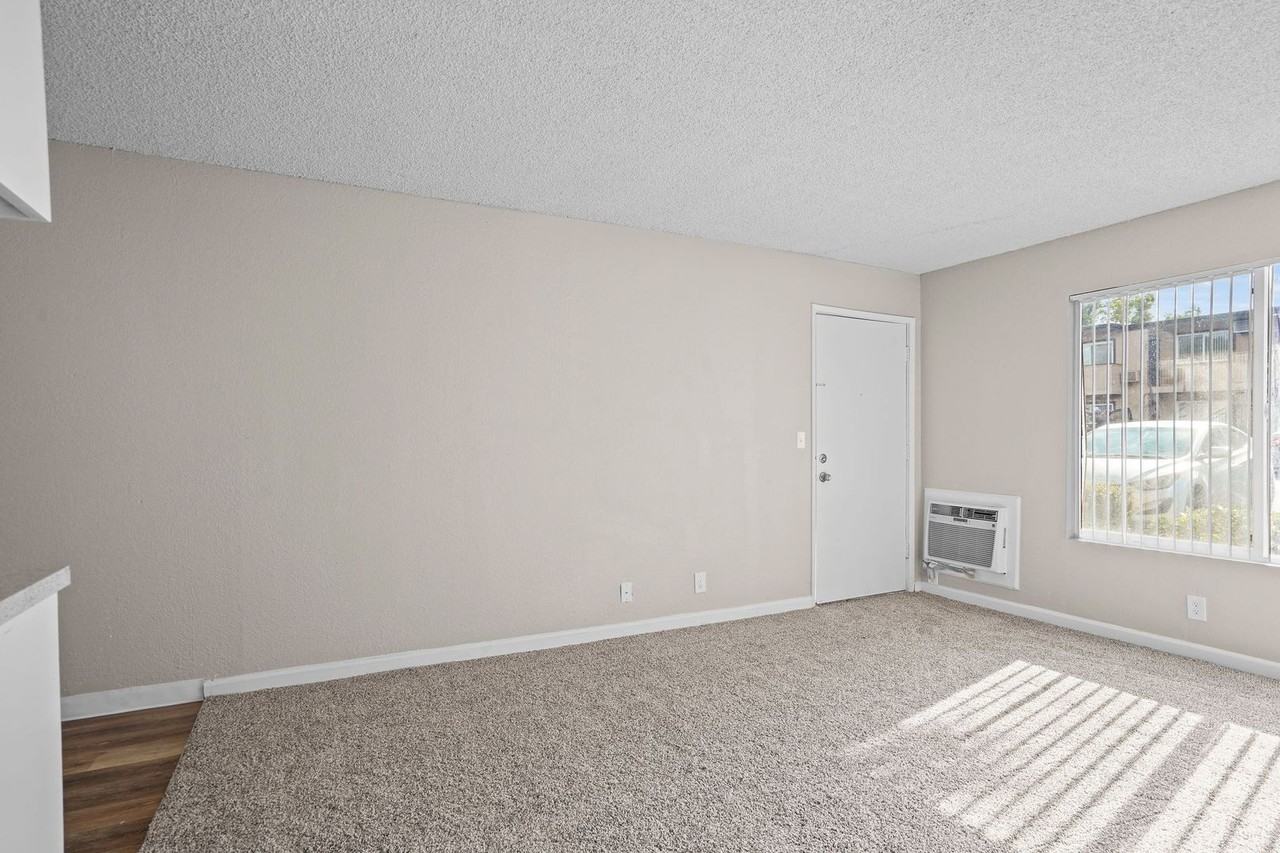 2433 Country Club Blvd. - Photo 4 of 19