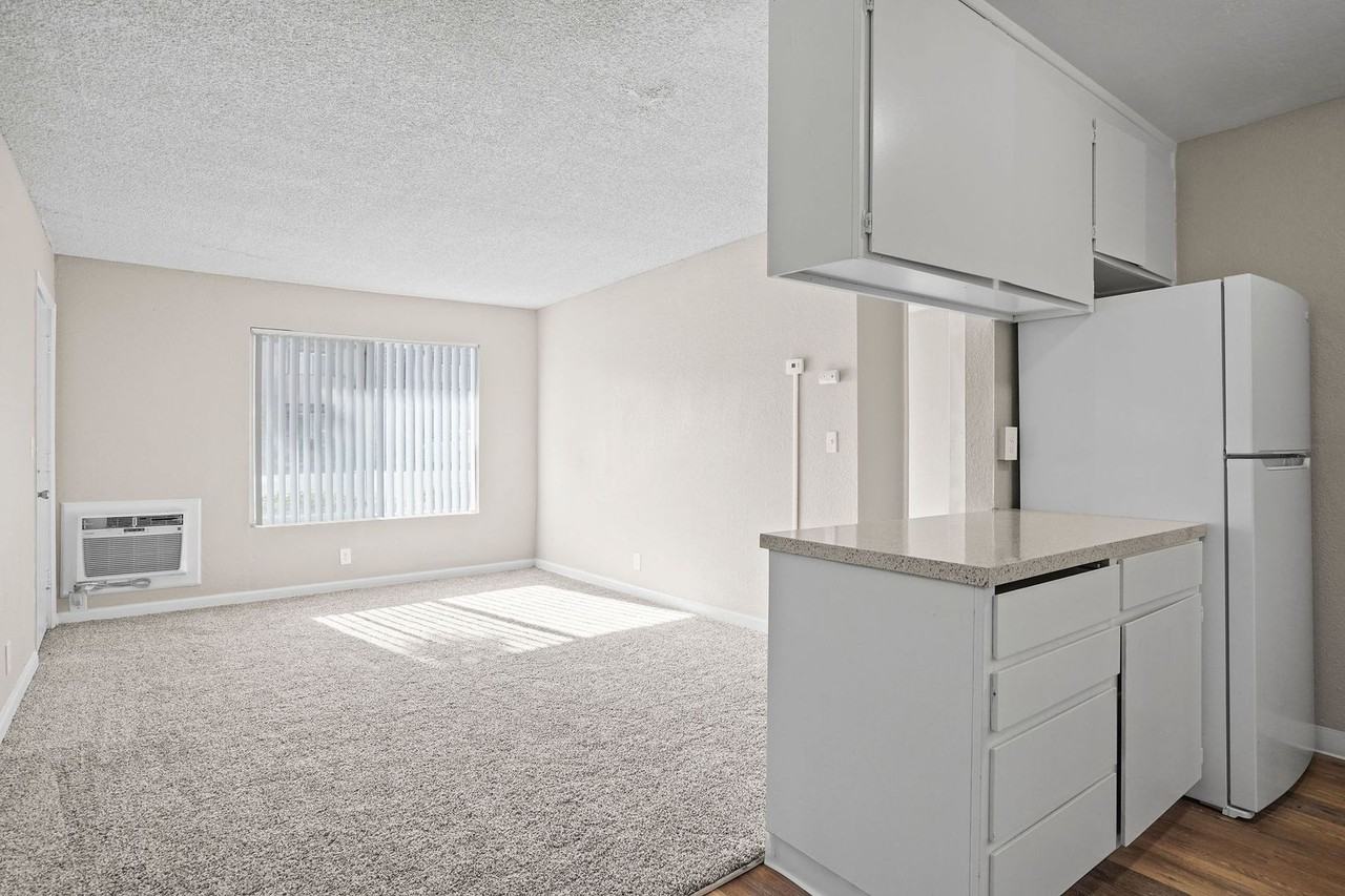 2433 Country Club Blvd. - Photo 5 of 19