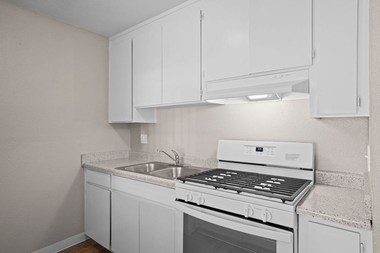 2433 Country Club Blvd. - Photo 6 of 19