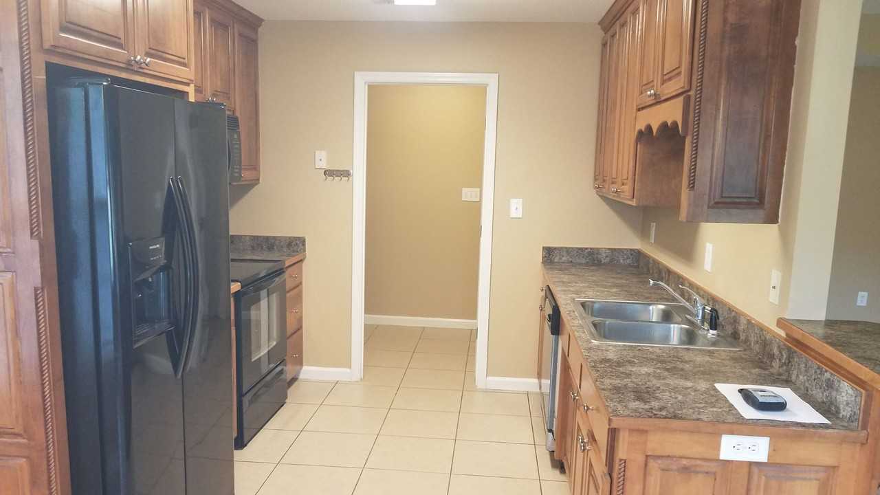 4664 Stonewall Cir - Photo 6 of 15