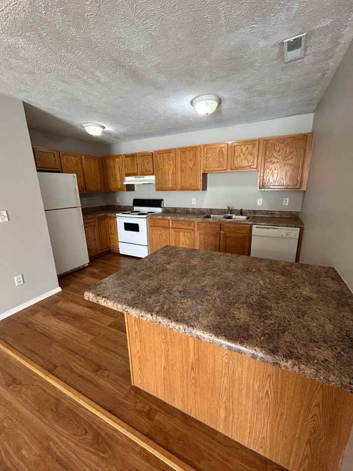 McGraw Park Gardens - Photo 4 of 11