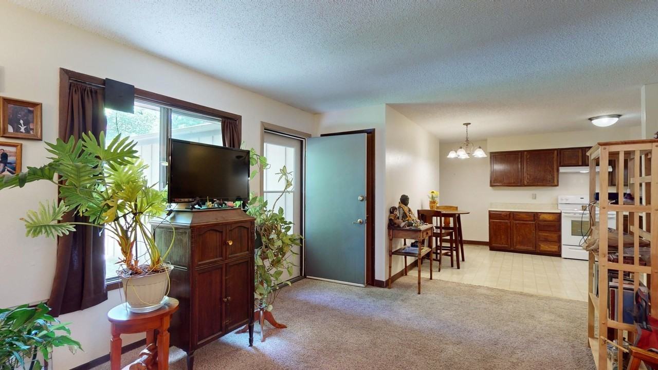 3827 Phoenix St - Photo 2 of 18