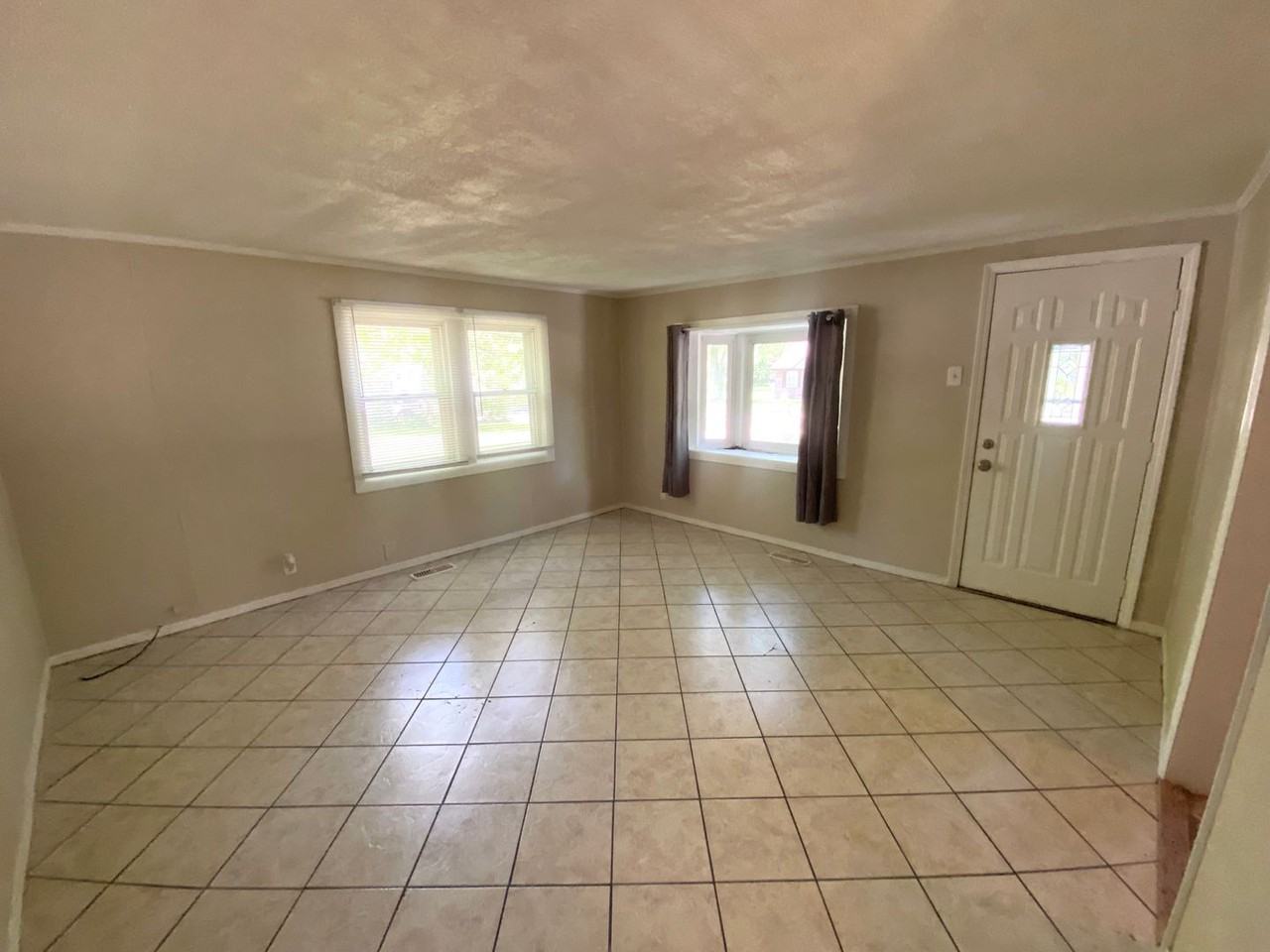 2119 N Northcrest Dr - Photo 3 of 6