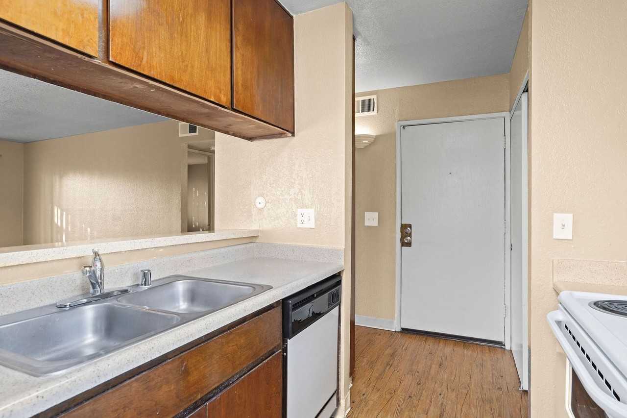 1540 Mosaic Way - Photo 6 of 50