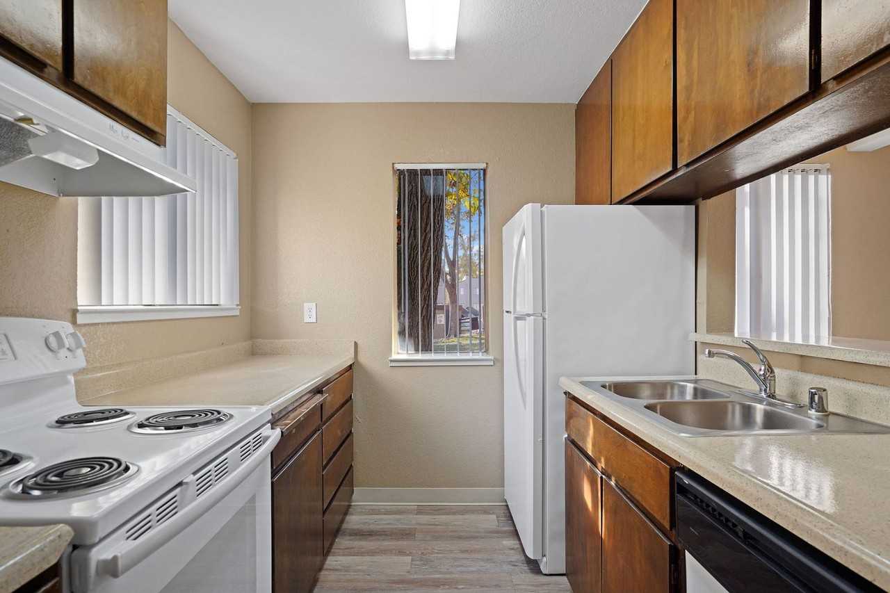 Discover Venetian Park Apartments: Your Ideal Home in Stockton, CA - Photo 3 of 50