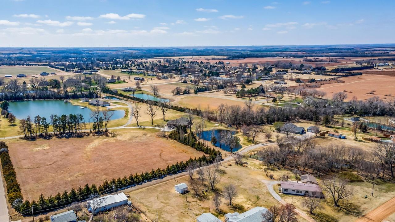 1113 W Hoover Rd - Photo 4 of 29