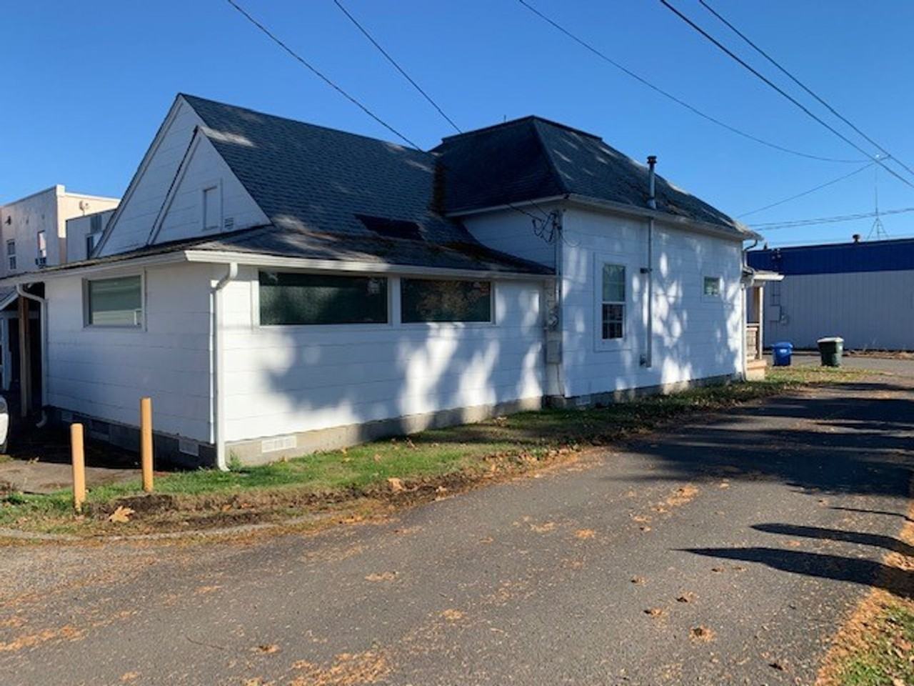 109 S Oak St - Photo 2 of 11