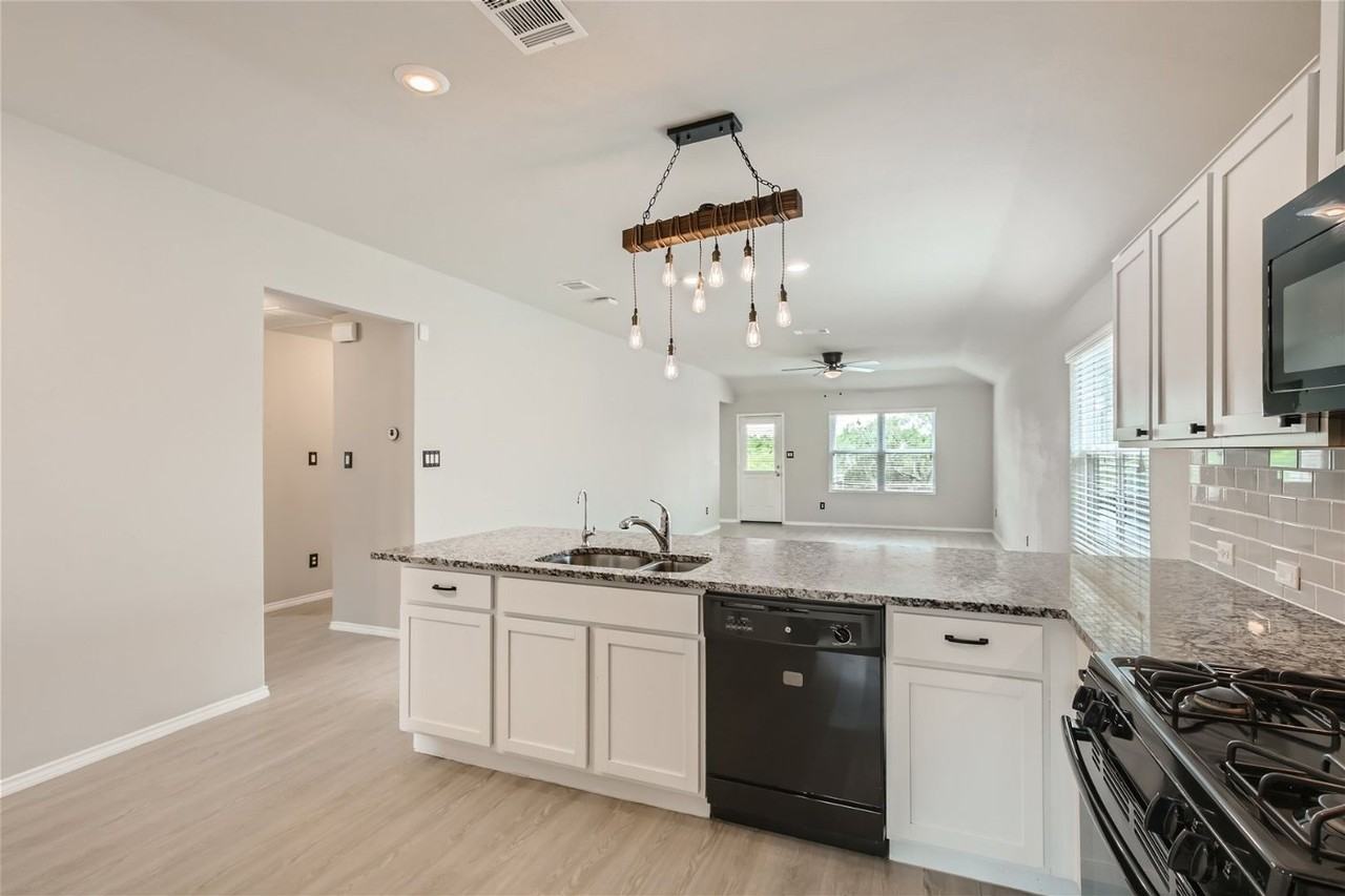 9110 Longhorn Park - Photo 2 of 15